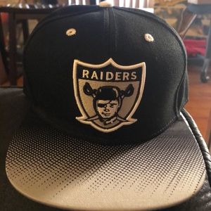 Oakland Raiders Mitchell and Ness SnapBack